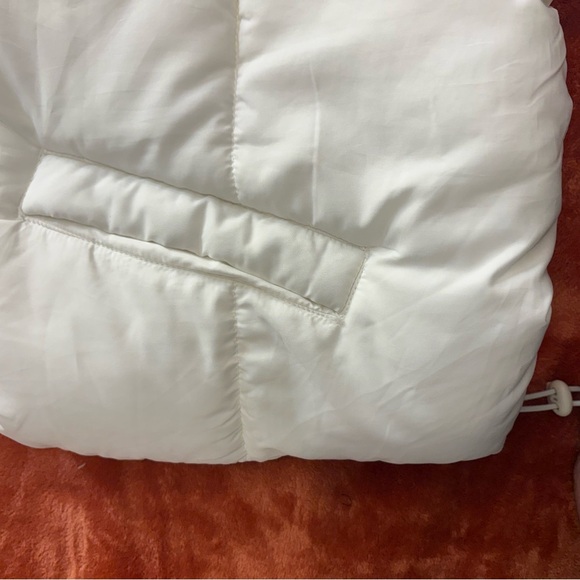 White Puffer Vest - Picture 4 of 7